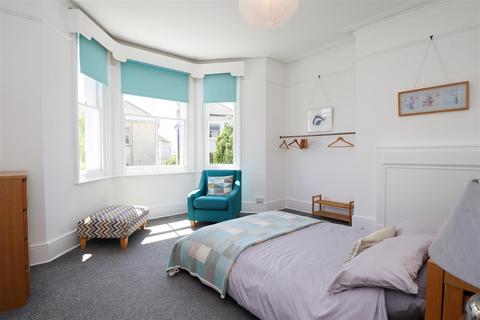 2 bedroom flat for sale, Pevensey Road, St Leonards-On-Sea