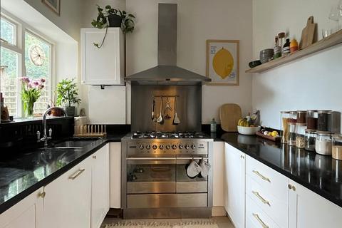 2 bedroom flat for sale, Underhill Road, London SE22