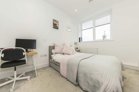 1 bedroom flat for sale, Winchester Street, London W3