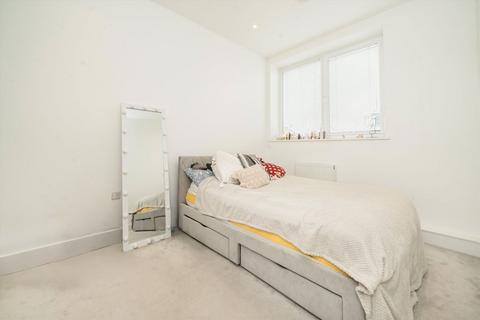 1 bedroom flat for sale, Winchester Street, London W3