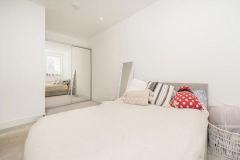 1 bedroom flat for sale, Winchester Street, London W3