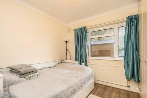 2 bedroom flat to rent, Otterburn Gardens, Isleworth TW7