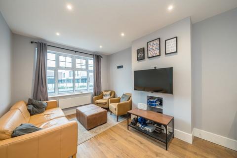 2 bedroom flat to rent, Park Road, East Twickenham TW1