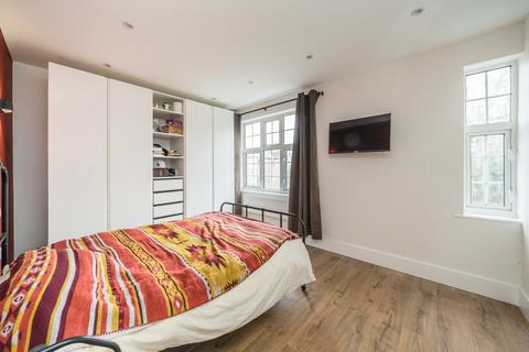 2 bedroom flat to rent, Park Road, East Twickenham TW1