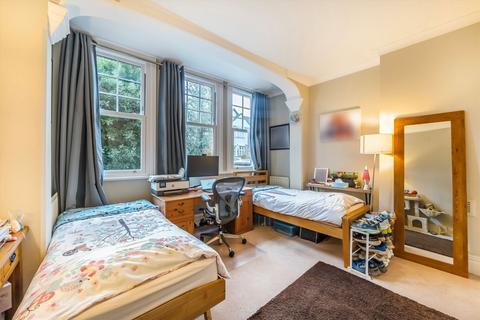 2 bedroom flat for sale, Marius Road, London SW17