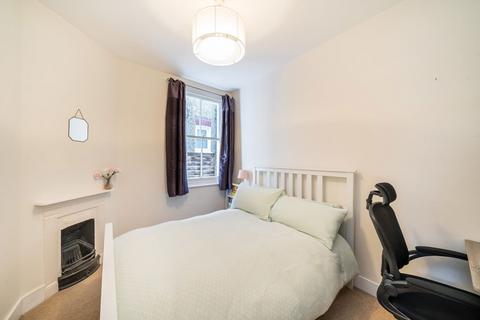 2 bedroom flat to rent, Tranmere Road, London SW18