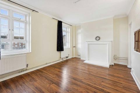 3 bedroom flat to rent, Hazelhurst Road, London SW17