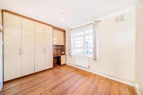 3 bedroom flat to rent, Hazelhurst Road, London SW17