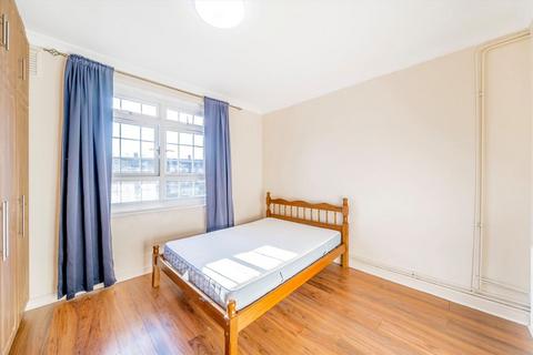 3 bedroom flat to rent, Hazelhurst Road, London SW17