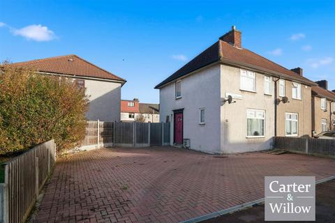 2 bedroom end of terrace house for sale - Langley Crescent, Essex