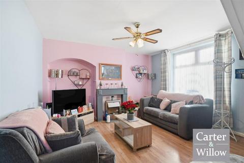 2 bedroom end of terrace house for sale, Langley Crescent, Essex