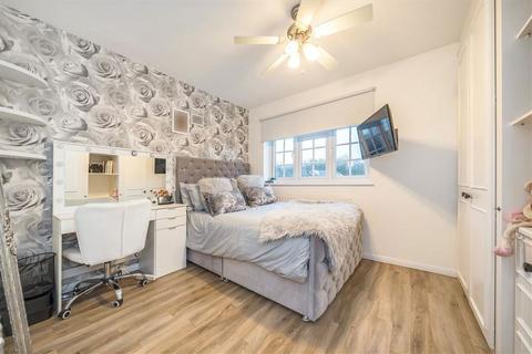 5 bedroom semi-detached house for sale, Gloucester Drive, Staines-Upon-Thames TW18