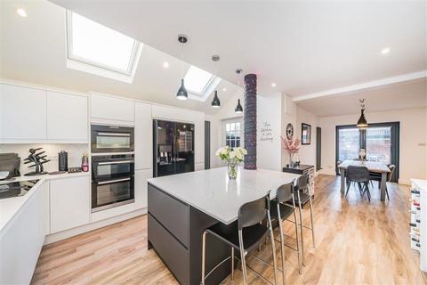 undefined, Gloucester Drive, Staines-Upon-Thames TW18