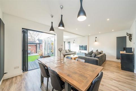 undefined, Gloucester Drive, Staines-Upon-Thames TW18