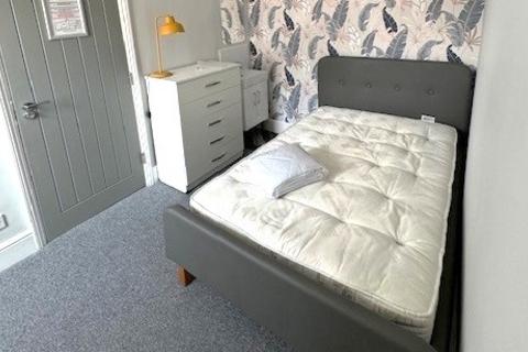 6 bedroom terraced house for sale, Burns Street, Northampton NN1