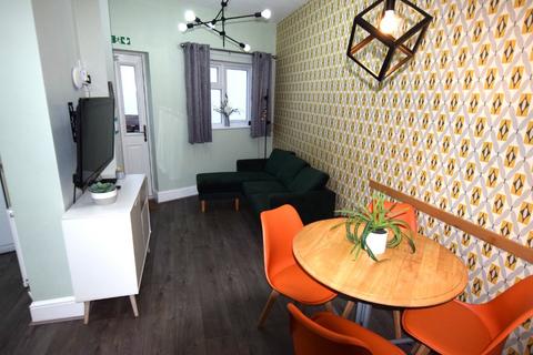 6 bedroom terraced house for sale, Burns Street, Northampton NN1