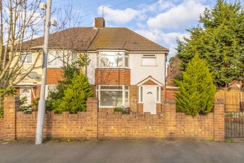 3 bedroom semi-detached house to rent, Elm Road, Chessington KT9