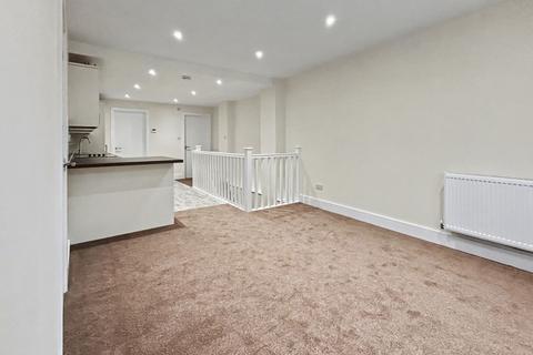 2 bedroom flat to rent, Bridge Street, Pershore, WR10