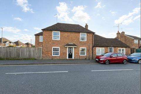 2 bedroom apartment to rent - 2 Bedroom Flat To Let - HP11
