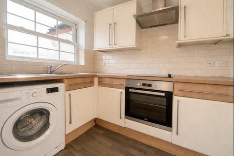 2 bedroom apartment to rent, 2 Bedroom Flat To Let - HP11