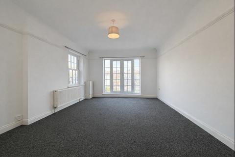 2 bedroom apartment to rent, 2 Bedroom Flat To Let - HP11