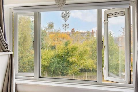 2 bedroom flat for sale, White Hart Lane, London SW13