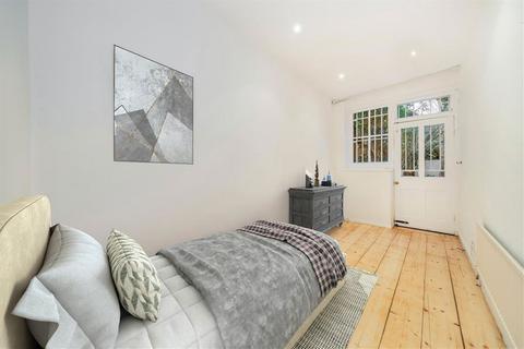2 bedroom flat to rent, Sinclair Road, London W14