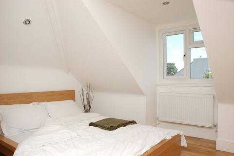 1 bedroom flat for sale, Lodge Lane, Finchley, London, N12