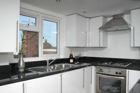 1 bedroom flat for sale, Lodge Lane, Finchley, London, N12
