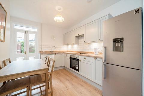 3 bedroom house to rent, Braemar Road, Brentford TW8