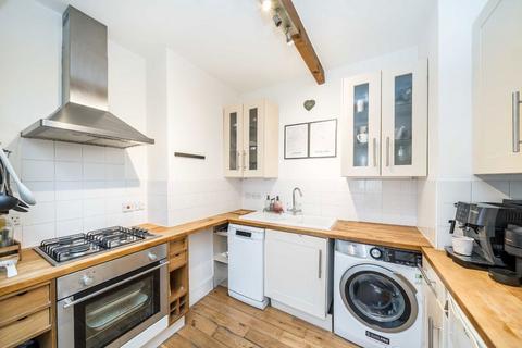 2 bedroom flat for sale, Ballater Road, London SW2