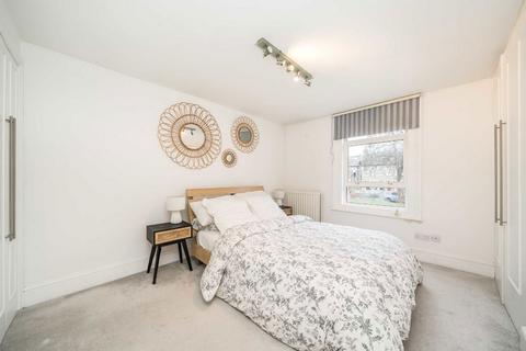 2 bedroom flat for sale, Ballater Road, London SW2