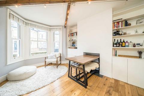 2 bedroom flat for sale, Ballater Road, London SW2
