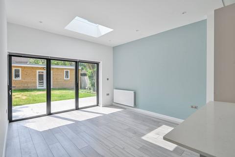 2 bedroom flat to rent, Devonshire Road, Colliers Wood, London, SW19