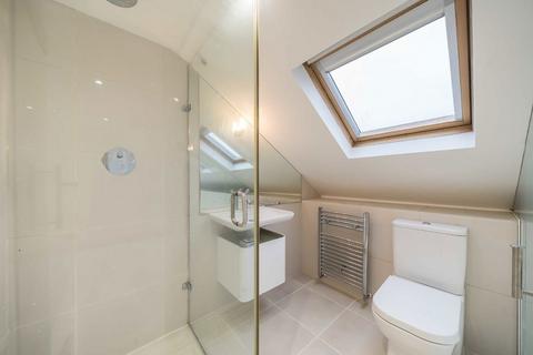 5 bedroom house to rent, Hambalt Road, London SW4