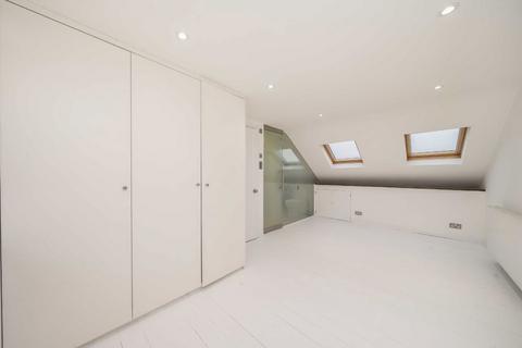 5 bedroom house to rent, Hambalt Road, London SW4