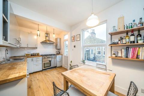 3 bedroom flat to rent, Doverfield Road, London SW2