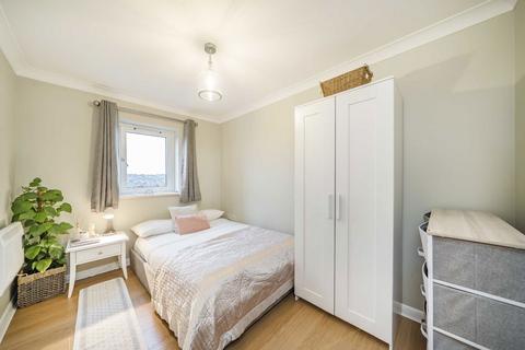 2 bedroom flat to rent, London Road, London SW16