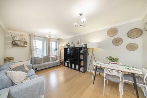 2 bedroom flat to rent, London Road, London SW16