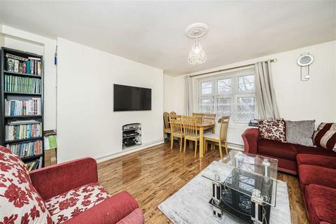 3 bedroom flat for sale, Sutton Street, London E1