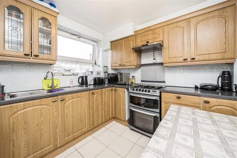 3 bedroom flat for sale, Sutton Street, London E1