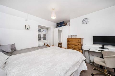 3 bedroom flat for sale, Sutton Street, London E1