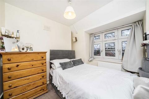 3 bedroom flat for sale, Sutton Street, London E1
