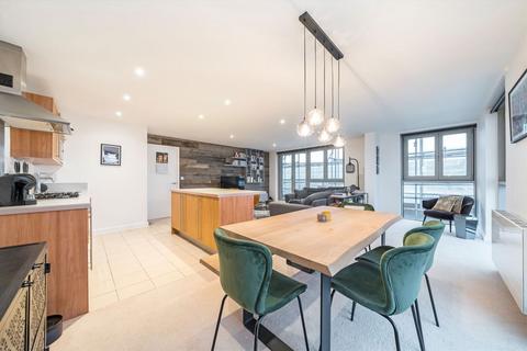 2 bedroom flat for sale - Buckler Court, London N7