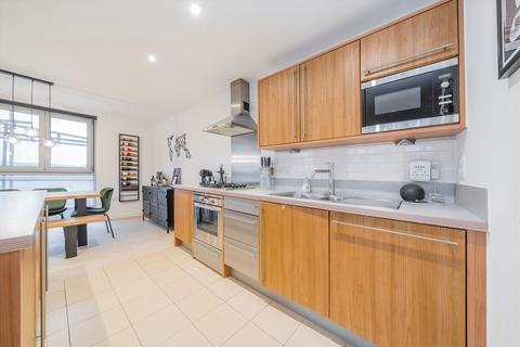 2 bedroom flat for sale, Buckler Court, London N7