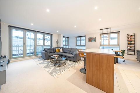 2 bedroom flat for sale, Buckler Court, London N7