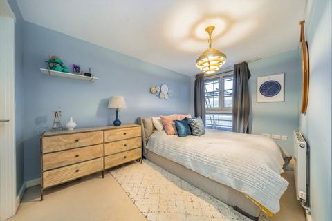 2 bedroom flat for sale, Buckler Court, London N7