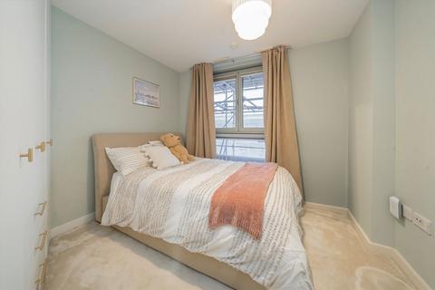 2 bedroom flat for sale, Buckler Court, London N7