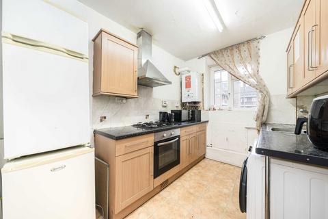 3 bedroom flat for sale, Falmouth Road, London SE1