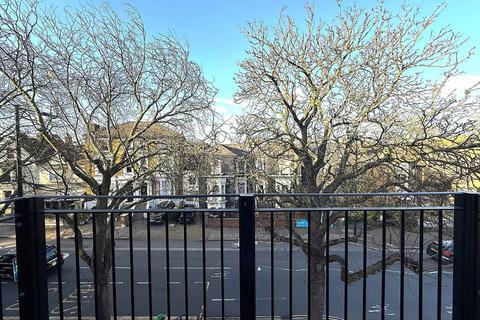 1 bedroom flat to rent, Kew Road, Richmond TW9
